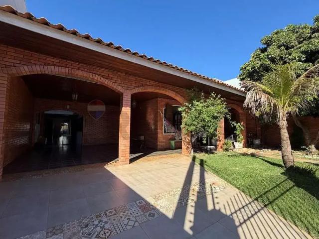 Casa / Sobrado para Venda em Cascavel/PR Centro 4 Quartos