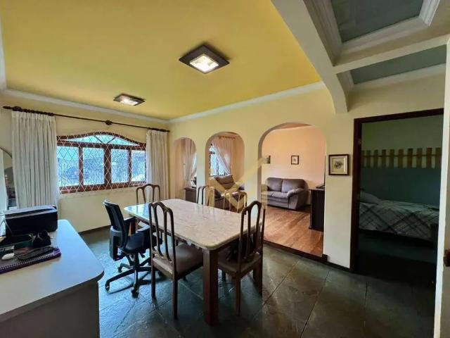 Casa / Sobrado para Venda em Cascavel/PR Centro 5 Quartos