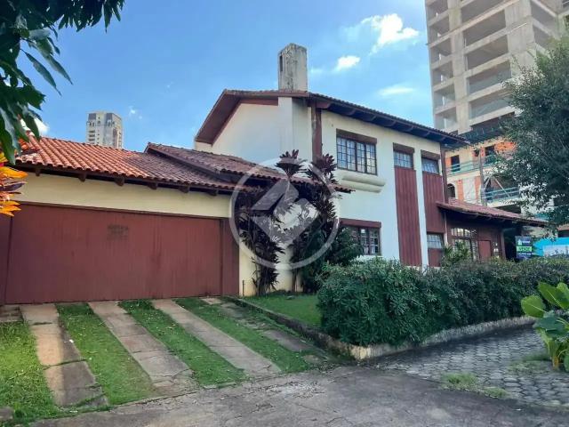 Casa / Sobrado para Venda em Cascavel/PR Centro 3 Quartos