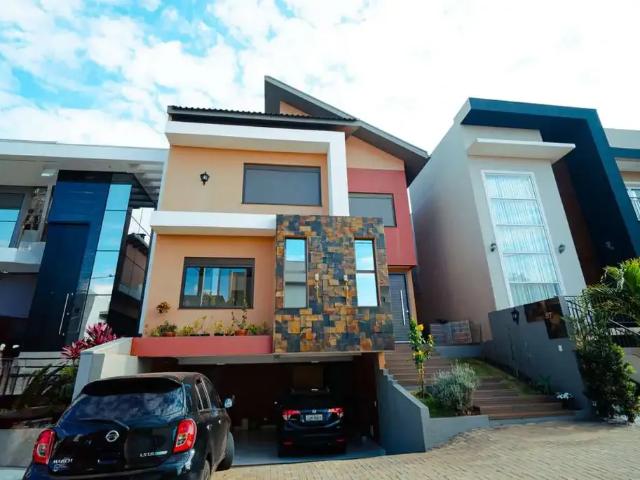 Casa / Sobrado para Venda em Cascavel/PR FAG 3 Quartos