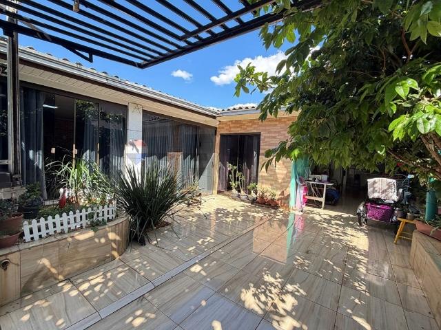 Casa / Sobrado para Venda em Cascavel/PR Floresta 3 Quartos