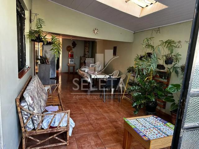 Casa / Sobrado para Venda em Cascavel/PR Região do Lago 1 6 Quartos