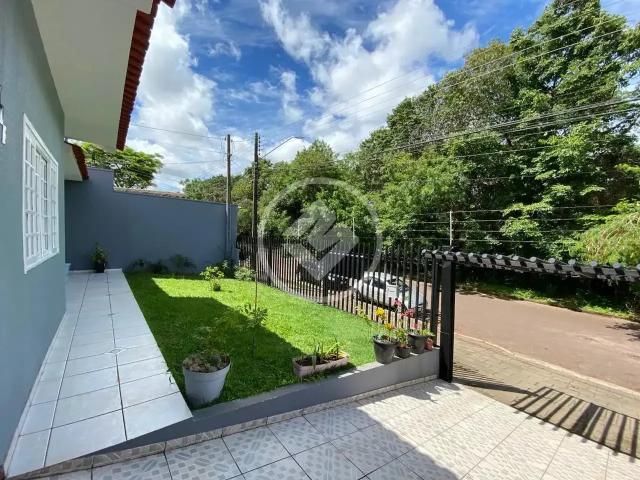 Casa / Sobrado para Venda em Cascavel/PR Região do Lago 2 Quartos