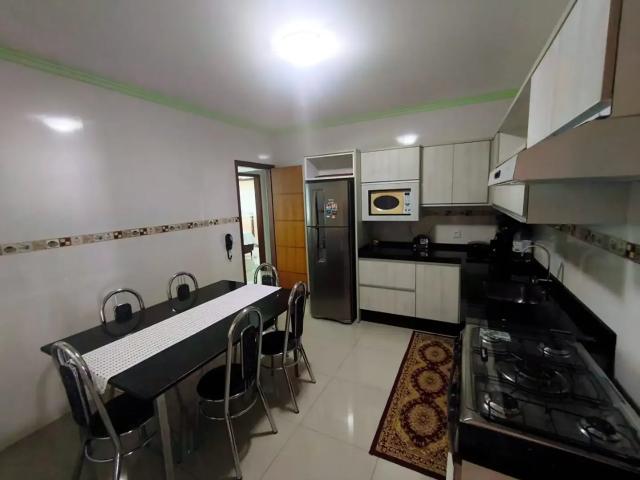Casa / Sobrado para Venda em Cascavel/PR Região do Lago 3 Quartos