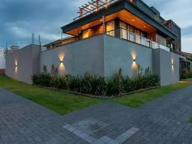 Casa / Sobrado para Venda em Cascavel/PR Região do Lago 4 Quartos