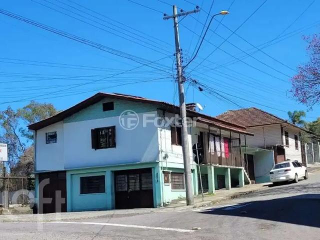 Casa / Sobrado para Venda em Caxias do Sul/RS Kayser 5 Quartos