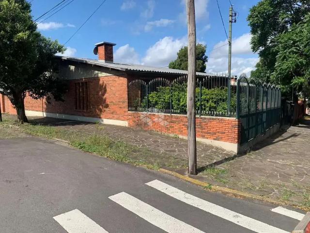 Casa / Sobrado para Venda em Caxias do Sul/RS São Leopoldo 4 Quartos