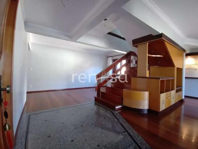 Casa / Sobrado para Venda em Caxias do Sul/RS Petrópolis 4 Quartos