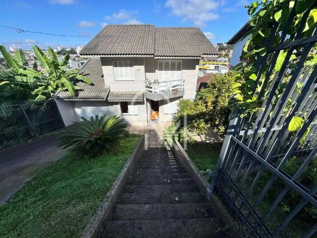 Casa / Sobrado para Venda em Caxias do Sul/RS Petrópolis 3 Quartos