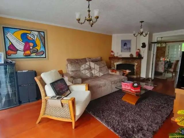 Casa / Sobrado para Venda em Caxias do Sul/RS Pio X 4 Quartos