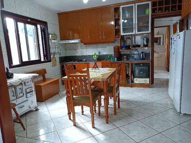 Casa / Sobrado para Venda em Caxias do Sul/RS Planalto 5 Quartos