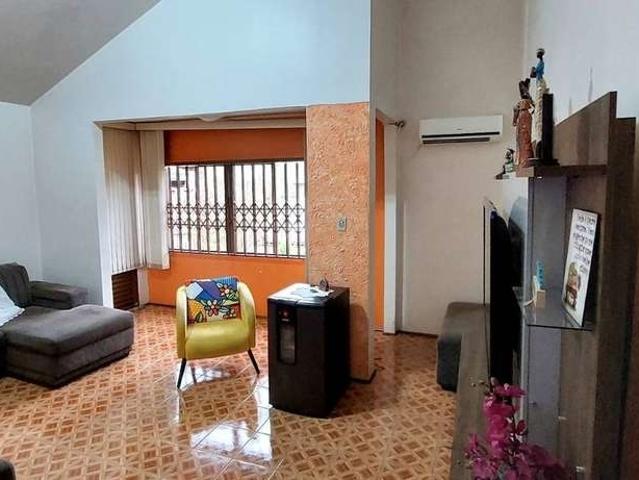 Casa / Sobrado para Venda em Chapecó/SC SAIC 4 Quartos