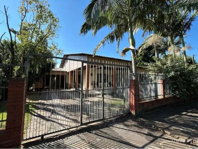 Casa / Sobrado para Venda em Charqueadas/RS Centro 3 Quartos