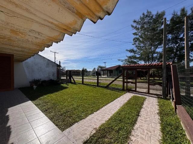 Casa / Sobrado para Venda em Cidreira/RS Nazaré 4 Quartos