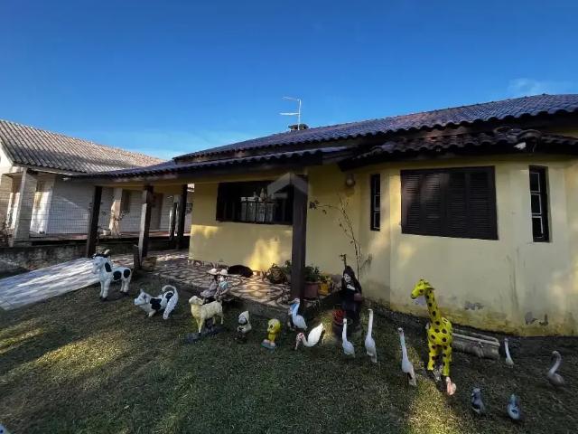 Casa / Sobrado para Venda em Cidreira/RS Centro 4 Quartos