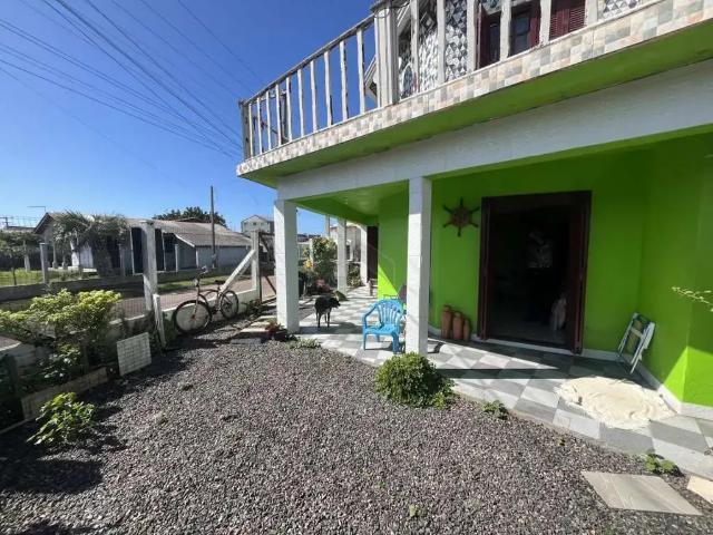 Casa / Sobrado para Venda em Cidreira/RS Centro 4 Quartos