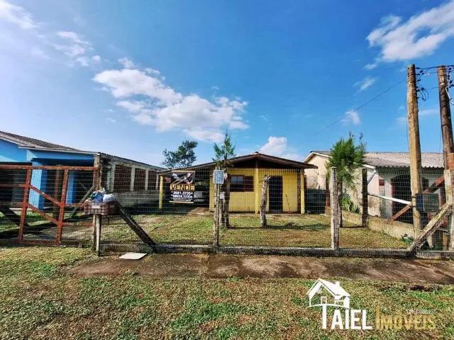 Casa / Sobrado para Venda em Cidreira/RS Centro 4 Quartos