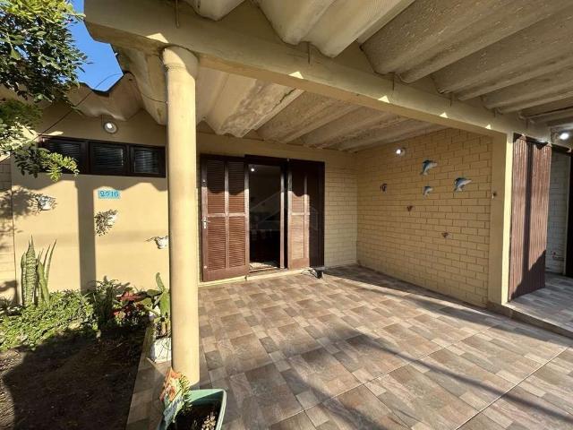 Casa / Sobrado para Venda em Cidreira/RS Centro 4 Quartos