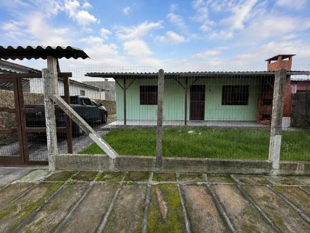 Casa / Sobrado para Venda em Cidreira/RS Centro 4 Quartos