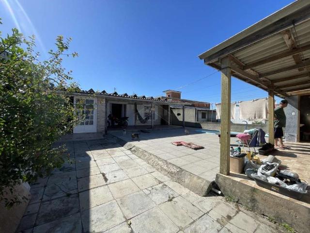 Casa / Sobrado para Venda em Cidreira/RS Centro 4 Quartos