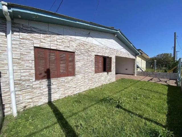 Casa / Sobrado para Venda em Cidreira/RS Centro 6 Quartos