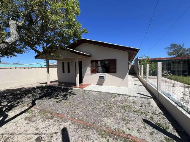 Casa / Sobrado para Venda em Cidreira/RS Centro 3 Quartos