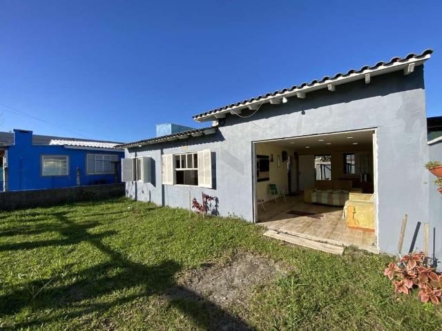 Casa / Sobrado para Venda em Cidreira/RS Centro 3 Quartos