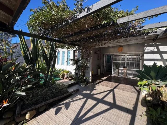 Casa / Sobrado para Venda em Cidreira/RS Centro 3 Quartos