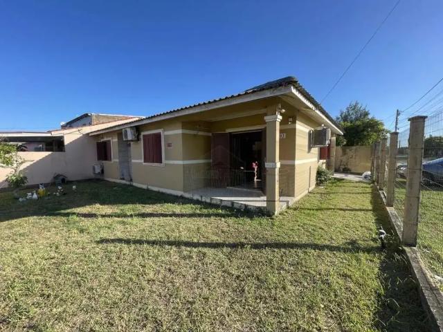 Casa / Sobrado para Venda em Cidreira/RS Centro 3 Quartos