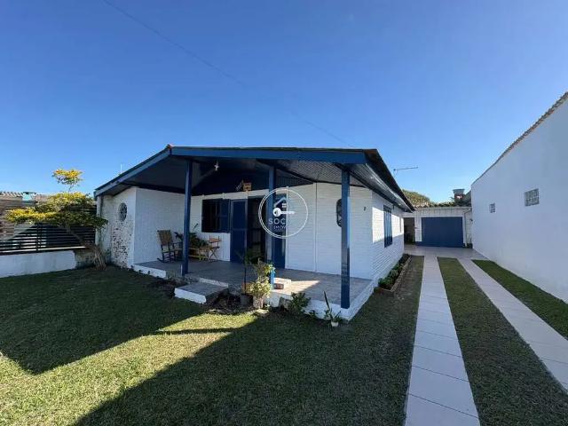 Casa / Sobrado para Venda em Cidreira/RS Centro 3 Quartos