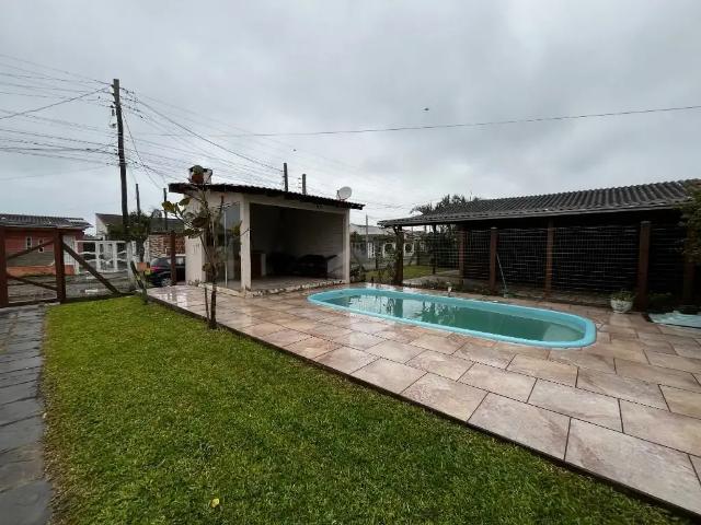 Casa / Sobrado para Venda em Cidreira/RS Centro 3 Quartos