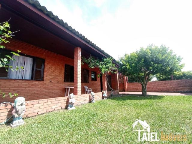 Casa / Sobrado para Venda em Cidreira/RS Centro 3 Quartos