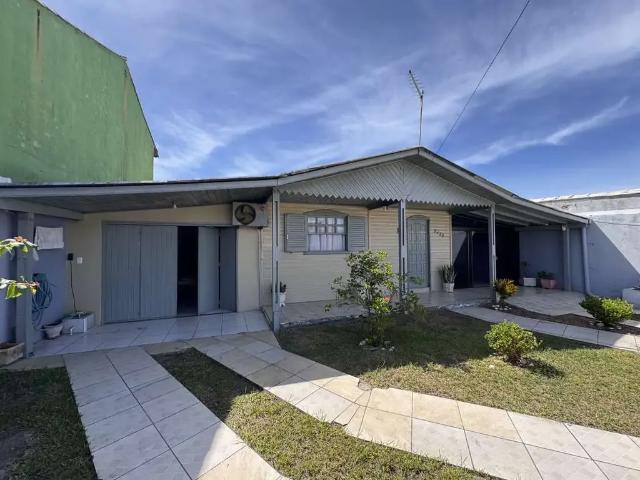 Casa / Sobrado para Venda em Cidreira/RS Salinas 3 Quartos
