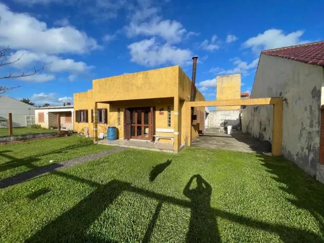 Casa / Sobrado para Venda em Cidreira/RS Salinas 4 Quartos