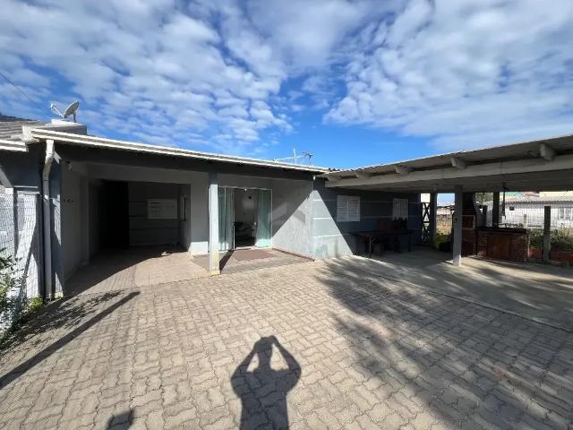 Casa / Sobrado para Venda em Cidreira/RS Salinas 5 Quartos