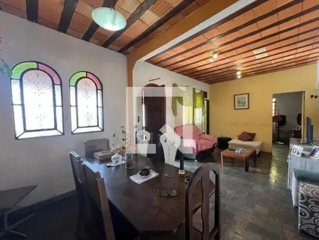 Casa / Sobrado para Venda em Contagem/MG Nacional 4 Quartos
