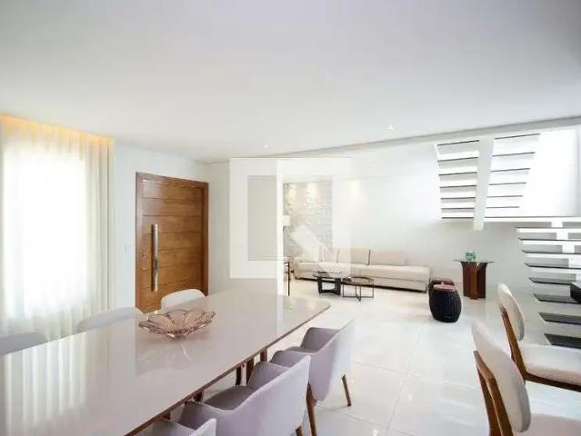 Casa / Sobrado para Venda em Contagem/MG Oitis 5 Quartos