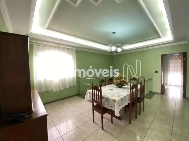 Casa / Sobrado para Venda em Contagem/MG Camilo Alves 5 Quartos