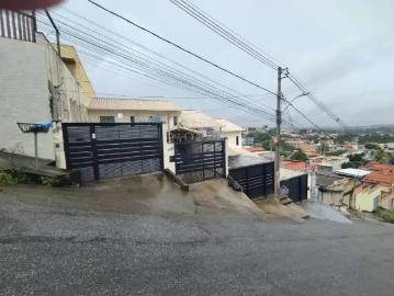 Casa / Sobrado para Venda em Contagem/MG Colonial 3 Quartos