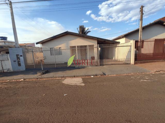 Casa / Sobrado para Venda em Cosmorama/SP Centro 4 Quartos