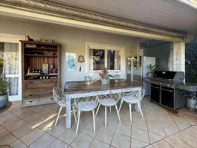 Casa / Sobrado para Venda em Cotia/SP Granja Viana 4 Quartos