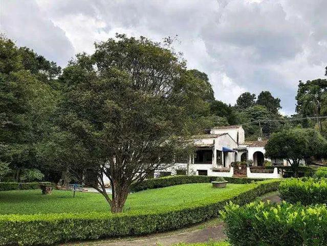Casa / Sobrado para Venda em Cotia/SP Granja Viana 4 Quartos