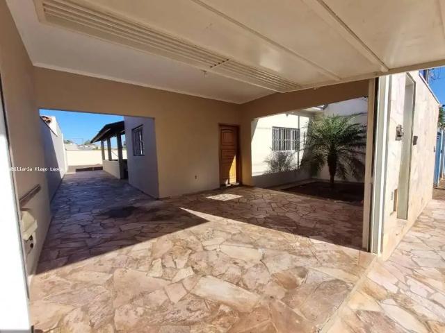 Casa / Sobrado para Venda em Cravinhos/SP Centro 2 Quartos