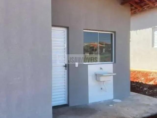 Casa / Sobrado para Venda em Cravinhos/SP Centro 2 Quartos