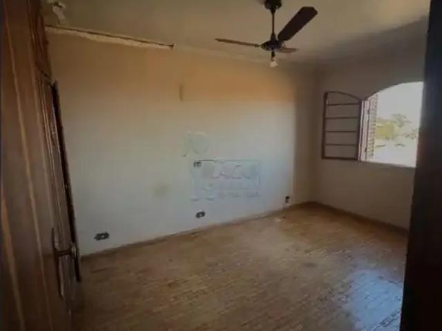 Casa / Sobrado para Venda em Cravinhos/SP Centro 6 Quartos