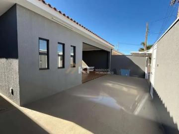 Casa / Sobrado para Venda em Cravinhos/SP Jardim das Acacias 3 Quartos