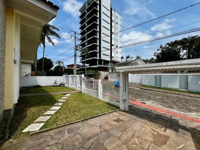 Casa / Sobrado para Venda em Criciúma/SC Centro 3 Quartos