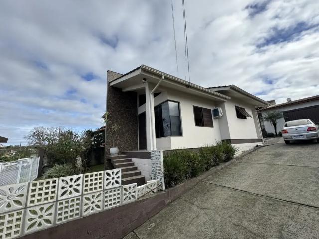 Casa / Sobrado para Venda em Criciúma/SC Laranjinha 3 Quartos