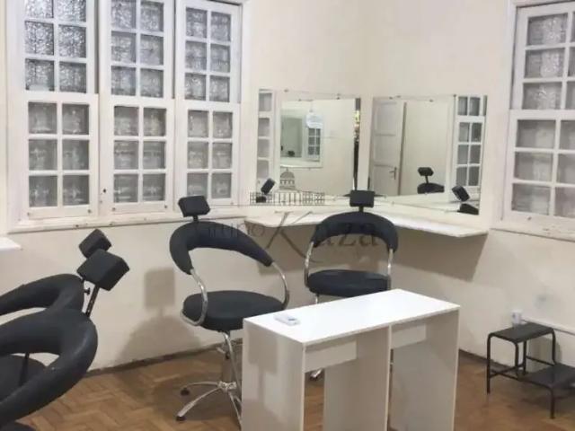 Casa / Sobrado para Venda em Cruzeiro/SP Centro 4 Quartos