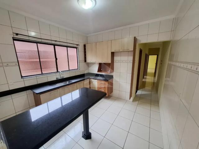 Casa / Sobrado para Venda em Cubatão/SP Jardim Casqueiro 3 Quartos